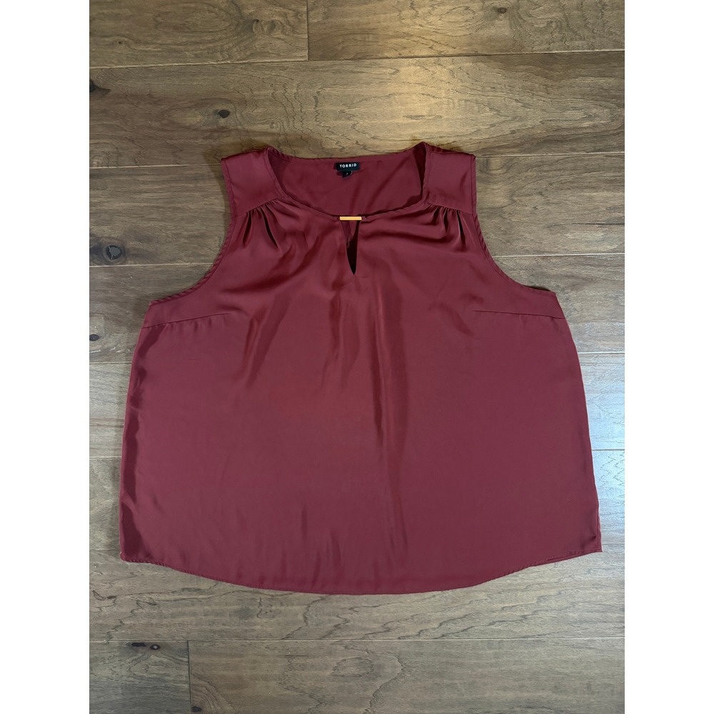 Torrid‎ Burgundy Sleeveless Keyhole Gold Bar Blouse Plus Size 3 Wine Red Top